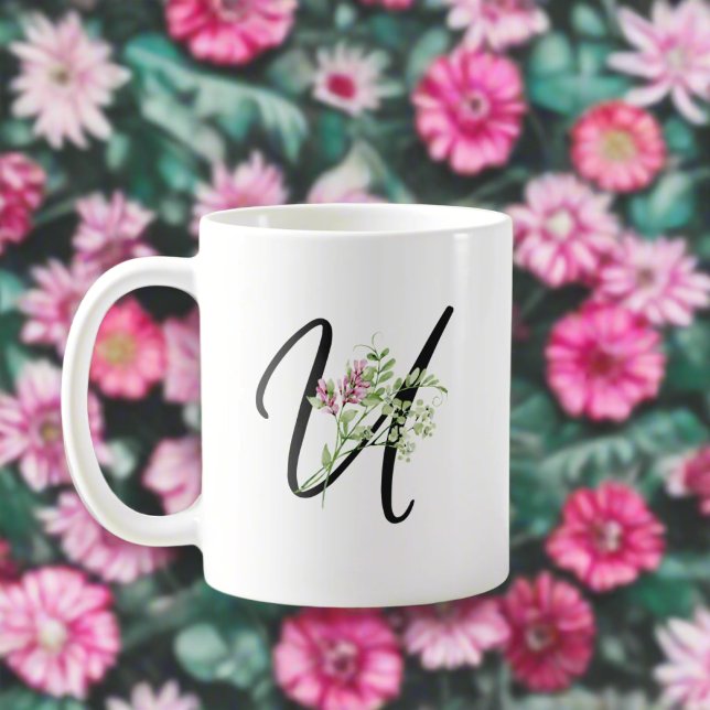 Black Letter "U" Typografie Blätter & Blume Kaffeetasse (Von Creator hochgeladen)