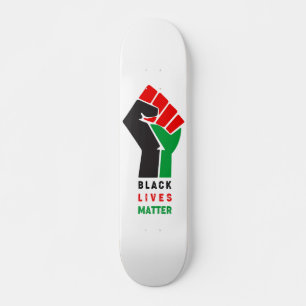 Black Lives Matter erhöht erstes Symbol Afrikanis Skateboard