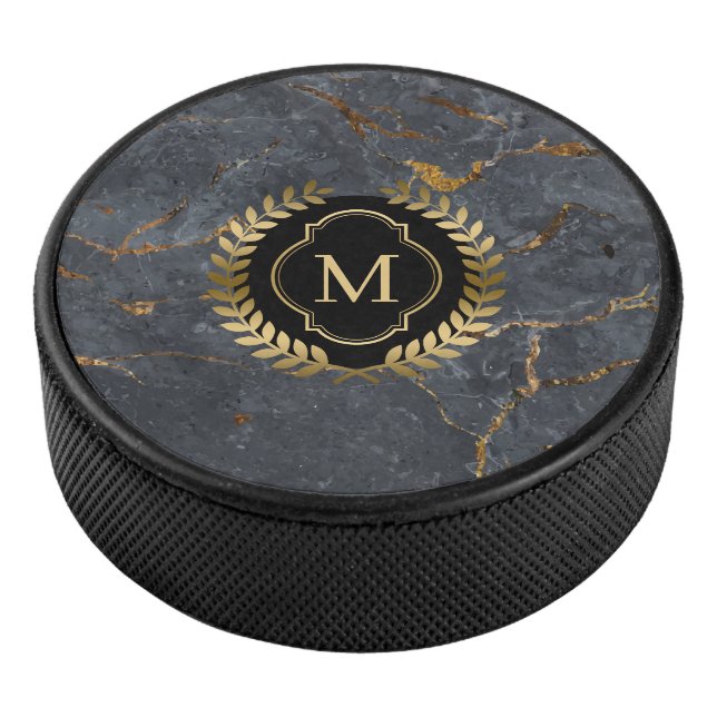 Black Marble Gold Badge Monogram Eishockey Puck (3/4)