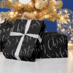Black Merry Christmas Calligraphy Holiday Geschenkpapier<br><div class="desc">Weihnachtsgeschenkpapier bietet moderne Kalligrafie fröhliche Weihnachtsschrift in Imitaten silber auf farbeditierbarem schwarzen Hintergrund.</div>