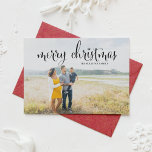 Black Merry Christmas Rustic Calligraphy Foto Feiertagskarte<br><div class="desc">Senden Sie Ihre Urlaubswünsche mit dieser individuell gestaltbaren Weihnachtskarte an Freunde und Familie. Diese Urlaubskarte zeichnet sich durch moderne Kalligraphie aus. Personalisieren Sie diese,  indem Sie Ihre Daten hinzufügen. Dieses Foto Weihnachtskarte ist in anderen Farben und Kartenmaterial erhältlich. Matching-Elemente sind verfügbar.</div>