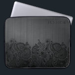 Black Metallic Background & Black Paisley Lace Laptopschutzhülle<br><div class="desc">Schwarz gebürstetes Aluminium-Druck und schwarz paisley Spitzen. Benutzerdefiniertes und optionales Monogramm</div>
