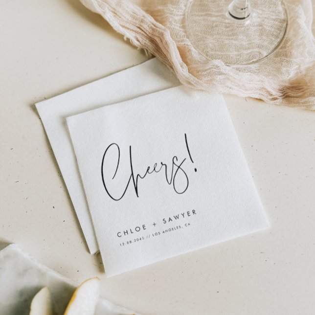 Black Minimalistisch Cheers Handgeschriebene Skrip Serviette (Minimal and modern, these wedding napkins feature “Cheers!” in calligraphy paired with a clean font.)