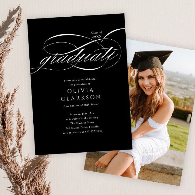 Black Modern Elegante Script Foto Graduation Party Einladung (Von Creator hochgeladen)