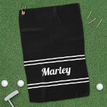 Black Modern Golfer Sports Classic Name Monogram Golfhandtuch<br><div class="desc">Klassisches Design mit einer benutzerdefinierten Vorlage für Namen oder Text bis zu elf Buchstaben in modernem Skript und einem doppelten Rahmen. Skript und Rahmen sind in Weiß auf einem schwarzen Hintergrund. Die Farbe von Hintergrund und Schriftart lässt sich mit dem Zazzle-Design-Tool-Bereich leicht ändern. Stellen Sie sicher, dass Sie unsere anderen...</div>