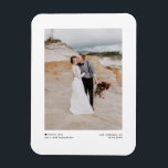 Black Modern Minimalistisch Foto Wedding Vielen Da Magnet<br><div class="desc">Feiern Sie Ihre Liebe und zeigen Sie Dankbarkeit mit unserem personalisierbaren Foto Hochzeit danke Ihnen Magnet! Dieser einzigartige Sake ist perfekt, um Ihre Lieben an Ihren besonderen Tag zu erinnern und gleichzeitig Ihren herzlichen Dank in einer denkwürdigen Weise auszudrücken. Es zeichnet sich durch eine schwarz-minimalistische Typografie mit Herzakzent aus. Personalisieren...</div>