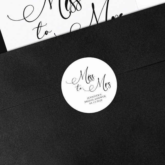 Black Modern Simple Miss an Mrs. Brautparty Runder Aufkleber (Von Creator hochgeladen)