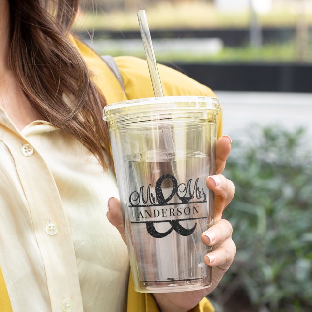 Black Mr & Mrs Monogram Wedding Party Personalisie Acryltrinkbecher (Von Creator hochgeladen)