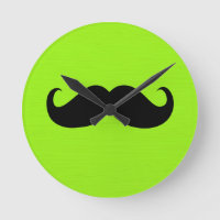 Black Mustache auf grünem Hintergrund