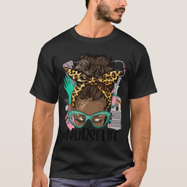 Black Nurse Life Afro Hair Messy Bun Leopard CNA N T-Shirt (Vorderseite)
