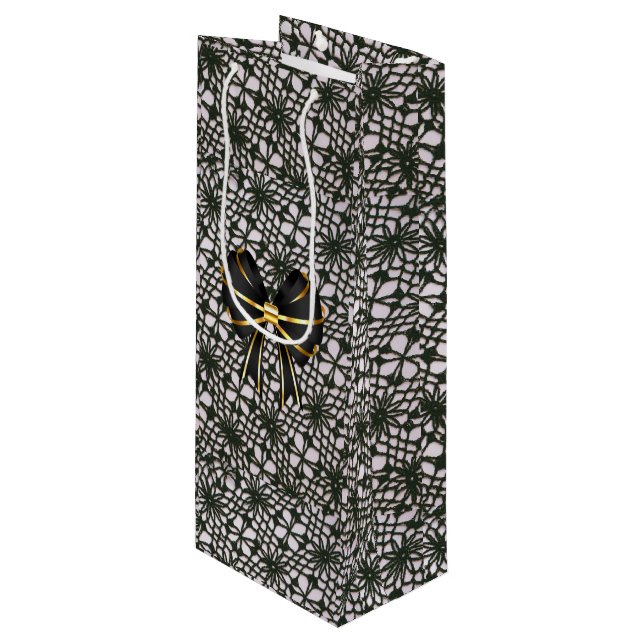 Black Pearl Lace and Bow Geschenktüte Für Weinflaschen (Vorderseite Schrägansicht)