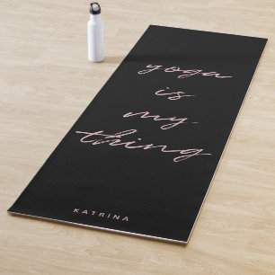 Black Pink Minimalistisch Script Yoga ist My Thing Yogamatte