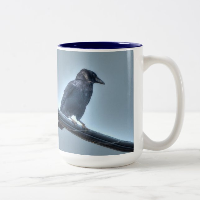 Black Raven auf einer Powerline Gothic, Celtic, Wi Zweifarbige Tasse (Rechts)