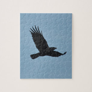 Black Raven Flying in Blue Sky Foto Puzzle