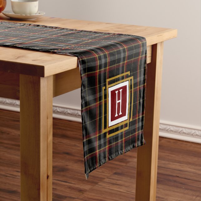 Black Red and yellow Tartan Monogram  Kurzer Tischläufer (Beispiel)
