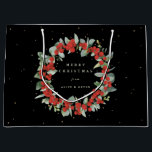 Black Red Berry Eucalyptus Christmas/Holiday Große Geschenktüte<br><div class="desc">Elegante,  schwarze Weihnachts-/Feiertagsgeschenktüte mit persönlicher Nachricht und Namen. Mit einem Kranz von Hand bemalten roten Beeren und Eukalyptus. Der gesamte Text ist vollständig editierbar,  sodass Sie den Schriftart leicht ändern können. Verschiedene Taschen in verschiedenen Größen und Koordinatensets in meinem Geschäft verfügbar.</div>