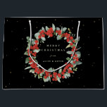 Black Red Berry Eucalyptus Christmas/Holiday Große Geschenktüte<br><div class="desc">Elegante,  schwarze Weihnachts-/Feiertagsgeschenktüte mit persönlicher Nachricht und Namen. Mit einem Kranz von Hand bemalten roten Beeren und Eukalyptus. Der gesamte Text ist vollständig editierbar,  sodass Sie den Schriftart leicht ändern können. Verschiedene Taschen in verschiedenen Größen und Koordinatensets in meinem Geschäft verfügbar.</div>
