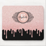 Black Rose Gold Drilling Glitzer Mousepad<br><div class="desc">Dieses personalisierte gürtelförmige Mousepad, das ein Schwarzweiß-Monogramm auf einer schönen Imitat rosa Folie und tropfenden Glitzer Hintergrund hat. Personalisieren Sie es für das Mädchen in Ihrem Leben. Macht ein lustiges Geschenk für Geburtstage und Weihnachten. Entworfen für Sie von BlackBerry Boulevard.</div>