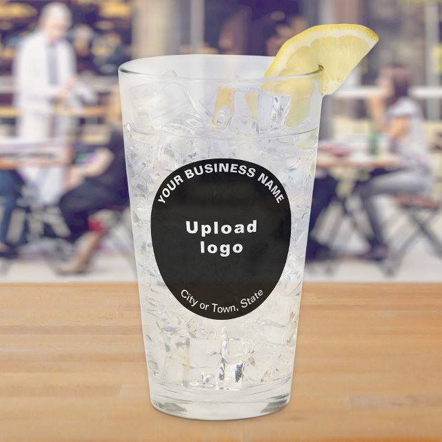 Black Round Shape Business Brand on Glass Cup Glas (Build brand name awareness. Black round business brand on glass cup.)
