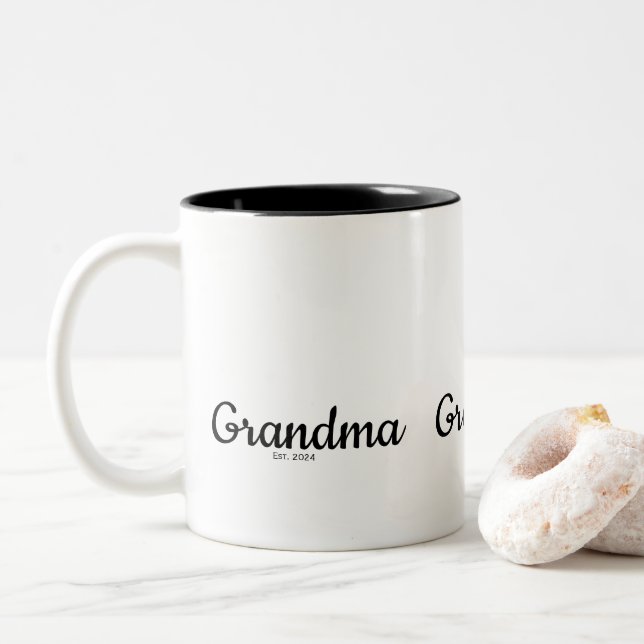 Black Script Established Grandma Zweifarbige Tasse (Mit Donut)