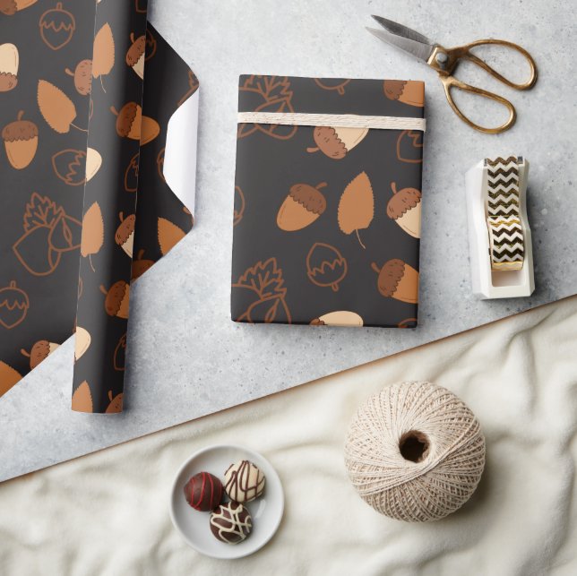 Black Seamless Wrapping Paper: Hazelnut und Blätte Geschenkpapier (Kunsthandwerk)