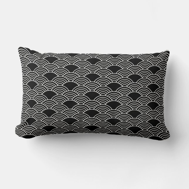 Black Seigaiha Japanese Wave Pattern Lendenkissen (Vorderseite)