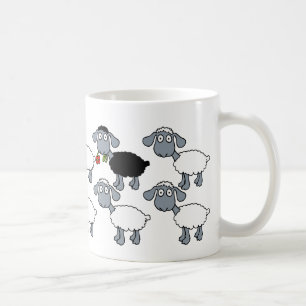 Black Sheep White Flock Stehend draußen in der Men Kaffeetasse