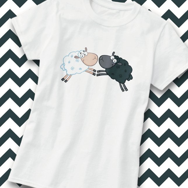 Black Sheep White Sheep T - Shirt (Von Creator hochgeladen)