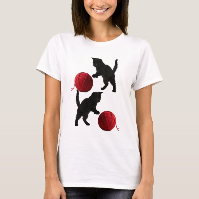 Black Silhouette Kitty, with red wool Ball T-Shirt (Vorderseite)