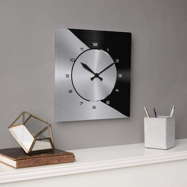 Black & Silver Modern Metallic Geometric design 2 Quadratische Wanduhr (Büro)