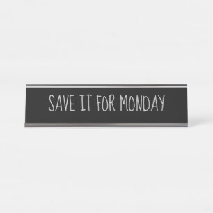 Black Silver 'Rett it for Monday' Funny Pub Schreibtischnamensplakette