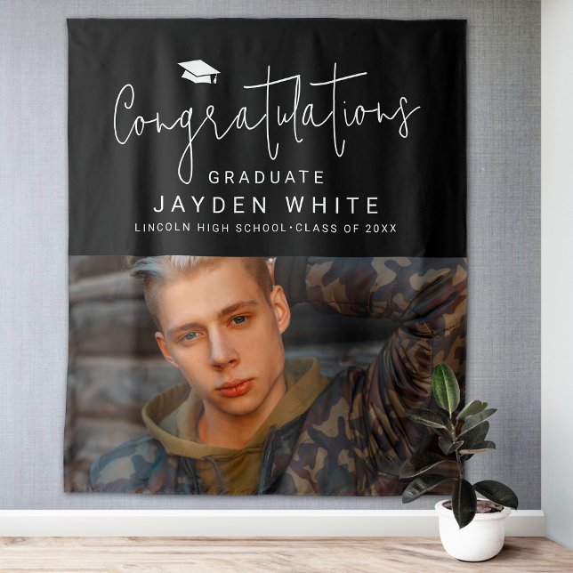 Black Simple Modern Script Foto Graduation Party Wandteppich (Black Simple Modern Script Photo Graduation Party Tapestry)