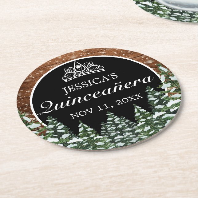 Black Snowy Wood & Forest Pine Tiara Quinceanera Runder Pappuntersetzer (Angewinkelt)
