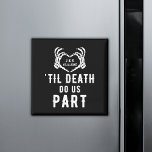 Black Til Death tun uns Teil Wedding benutzerdefin Magnet<br><div class="desc">Hochzeitsmagnete für Gäste,  die das Zitat "Tode bis zum Ende" vortragen,  und Skelettopapiere,  die ein Herz bilden. Schwarzes Party Accessoires mit einem bearbeitbaren Datum und die Initialen von Braut und Bräutigam. Besuchen Sie unsere Kollektion,  um mehr koordinierende Elemente zu sehen,  die dieses Design für Ihre besondere Veranstaltung passen.</div>