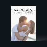 Black Whimsisical Script Overlay-Foto Save The Date<br><div class="desc">Elegante,  Save the Date Foto-Flachkarte mit kalligraphischem Schriftzeichen und schwarz-weiß Streifen-Muster. Diese zeitlose Ankündigung Datum freihalten wird für jedes Hochzeitsthema perfekt sein.</div>