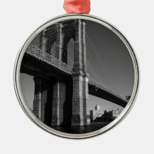 Black & White Brooklyn Bridge Ornament Aus Metall