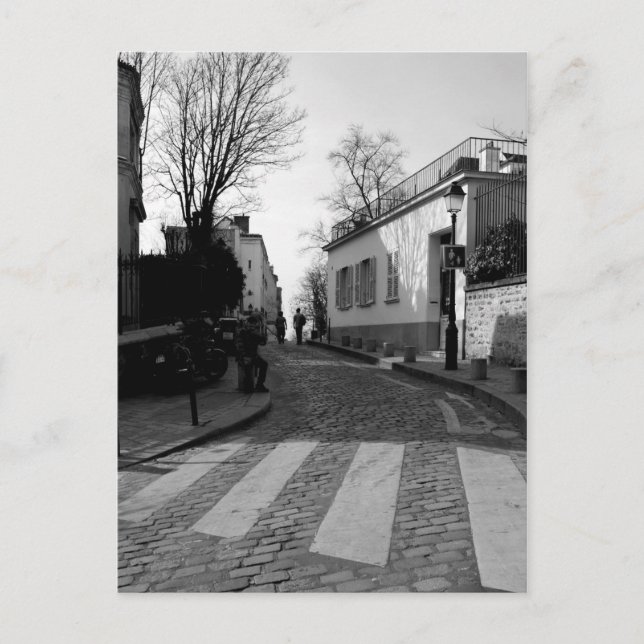 Black & White Foto Cobbled Street in Montmarte Postkarte (Vorderseite)