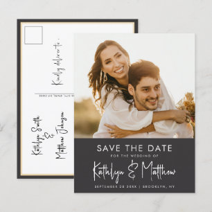 Black & White Fun Script Modernes Foto Wedding Ger Ankündigungspostkarte