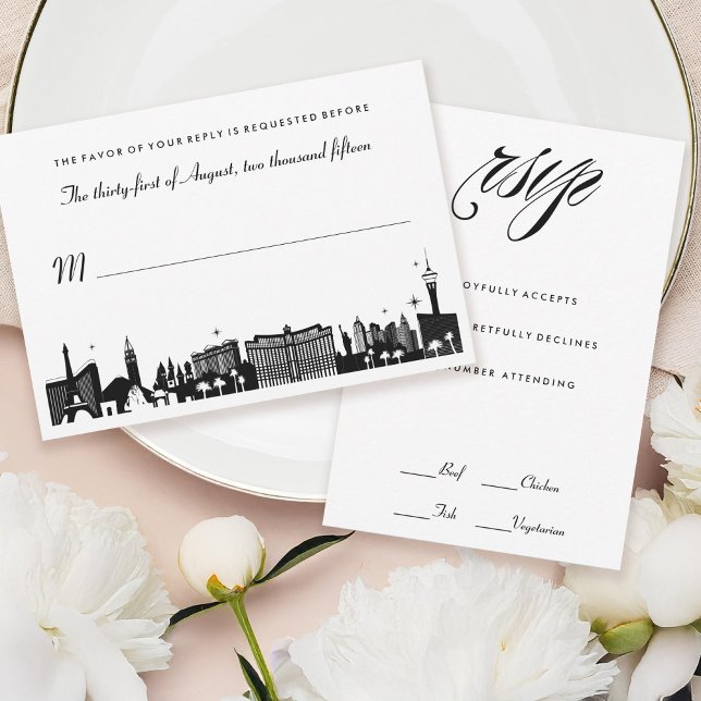 Black & White Las Vegas Skyline Wedding RSVP Card (Von Creator hochgeladen)