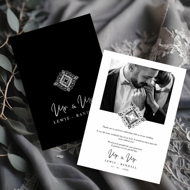 Black & White Mr & Mr Ornamental Flourish Photo Dankeskarte (Black & White Mr & Mr Ornamental Flourish Photo Gay LGBT Wedding Thank You Card with Envelope.)