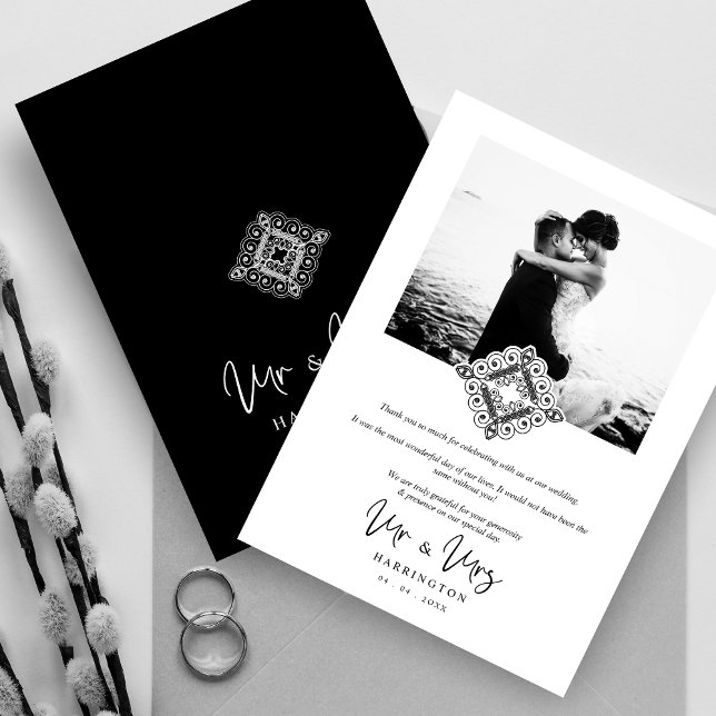 Black & White Mr & Mrs Ornamental Flourish Photo Dankeskarte (Black & White Mr & Mrs Ornamental Flourish Photo Wedding Thank You Card with Envelope.)
