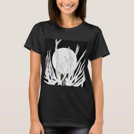 Black & White T - Shirt Golf Ball im Gras
