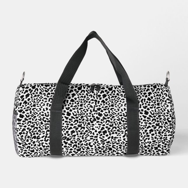 Black & white wild animal print. Snow Leopard Prin Duffle Bag (Rückseite)