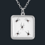 Black Widow Spiders Versilberte Kette<br><div class="desc">Great for Halloween and people who just love scary,  spooky,  creepy and supernatural stuff. Perfekt gift for anyone who loves Halloween,  October,  fright nights or any other spooky chance.</div>