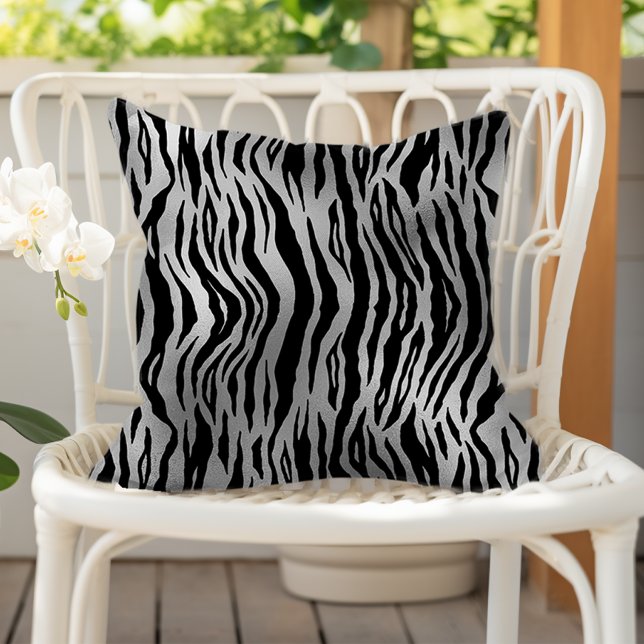 Black Zebra Stripes Animal Print Silver Luxury Kissen (Von Creator hochgeladen)
