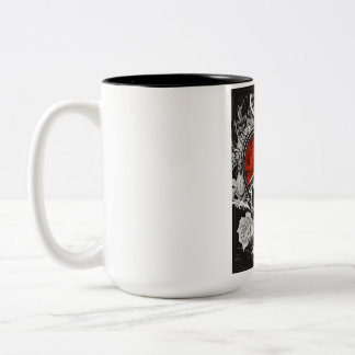 "Blackened Bonds: Gun, Bracelet, Heart Inferno" Zweifarbige Tasse