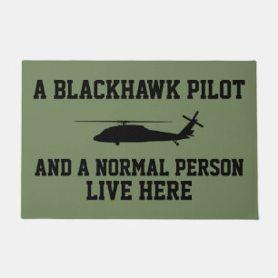 Blackhawk Pilot und normale Person Fußmatte