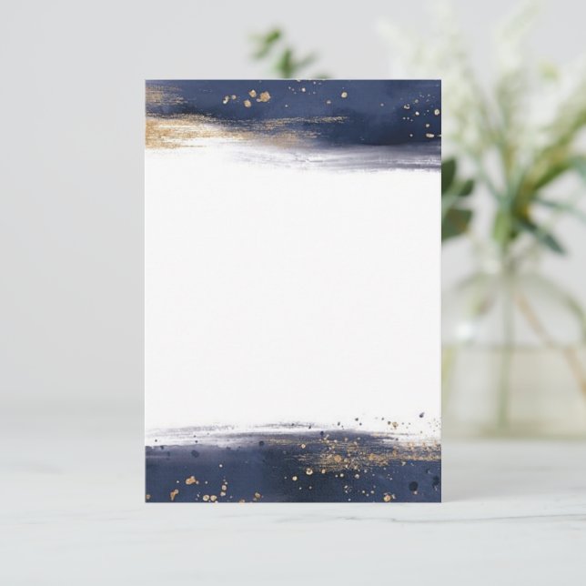 Blank Budget Blau und Gold Pinselstriche Hochzeit Einladung (Stehend Vorderseite)