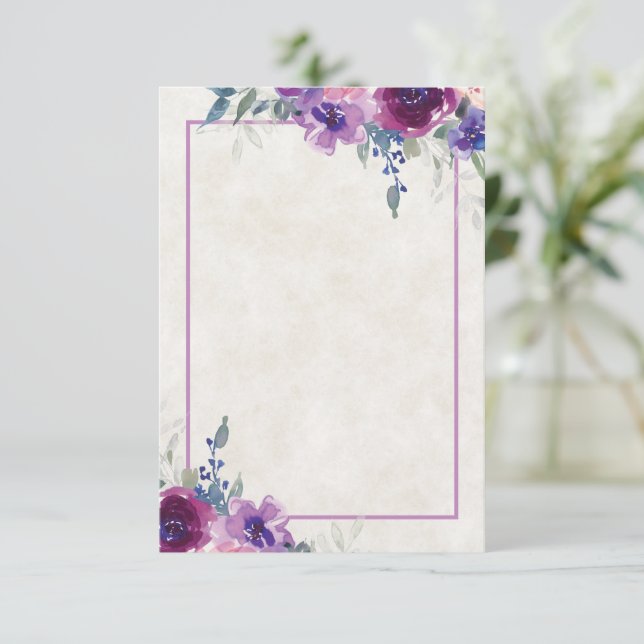 Blank Budget lila und mauve Blumen Hochzeit in Einladung (Stehend Vorderseite)