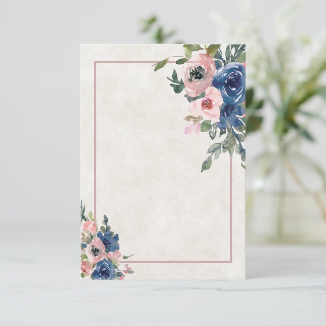 Blank Budget Rosa und blau Blumen Hochzeit Einladu Einladung (Stehend Vorderseite)